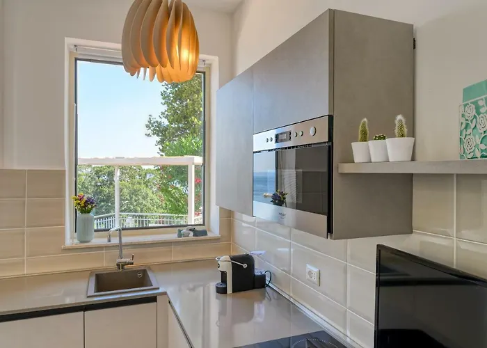 Paradisea * تاورمينا